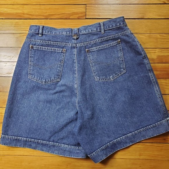 St. John's Bay Medium Wash Cuffed Denim Shorts Sz 16 - Picture 2 of 7